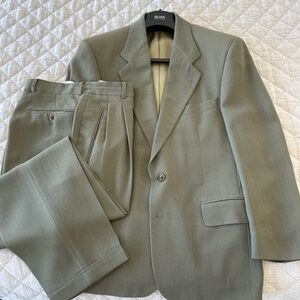 BOSS Men's Green Suit